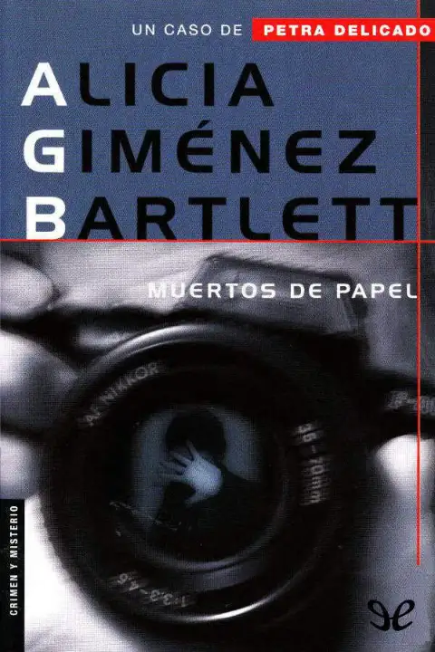 Portada de Muertos de papel